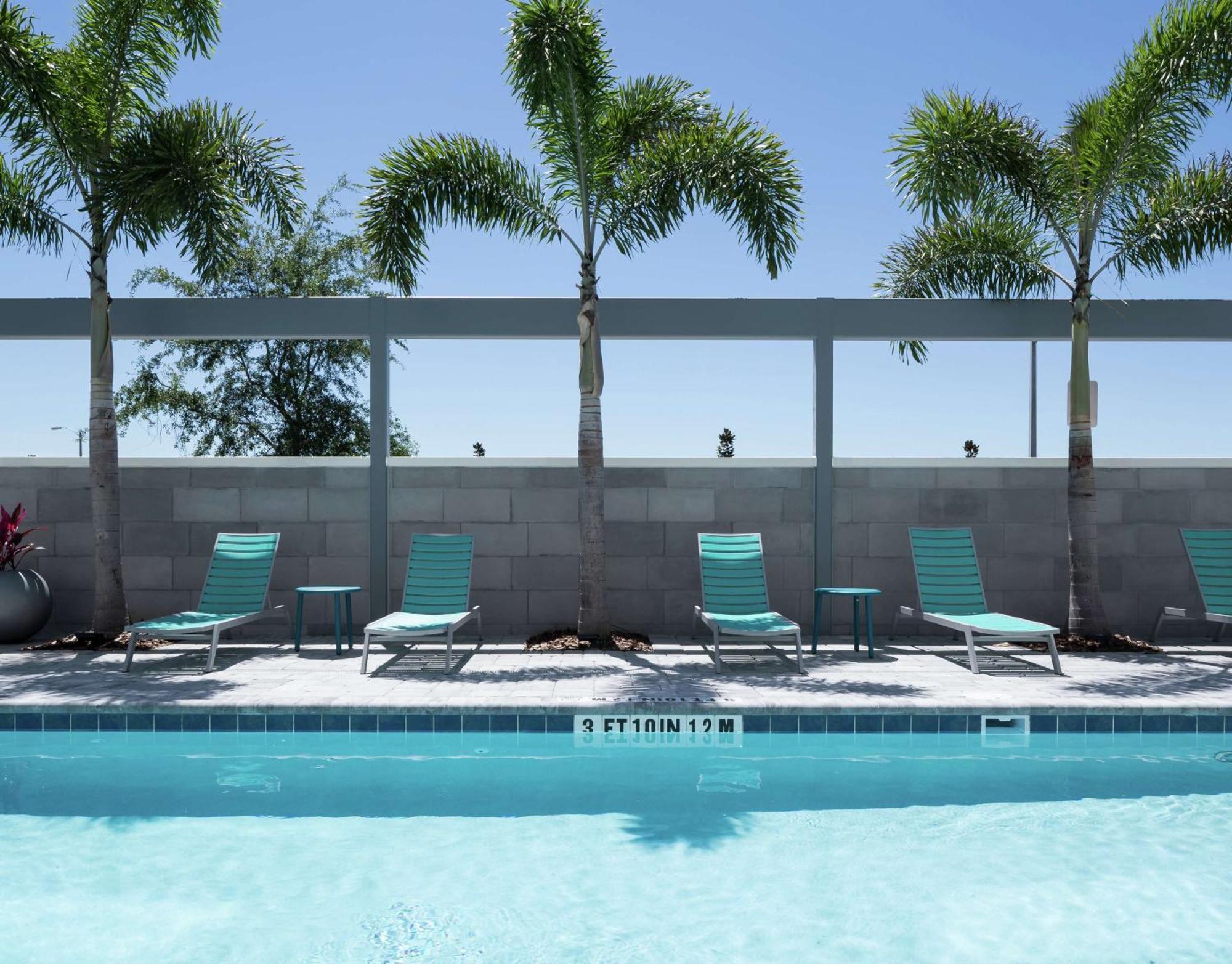 Home2 Suites By Hilton Orlando Airport Exterior foto